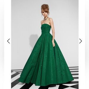 Alice and Olivia Bridgette emerald Green Strapless Evening Gown